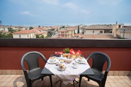 Family Apartment Verona Class Residenze del Cuore — 4-Star Luxury Hotel in Verona, Italy