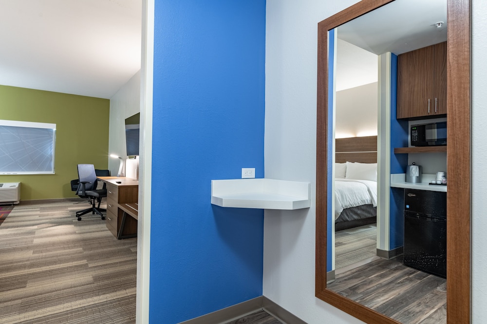 Holiday Inn Express & Suites Moundsville by IHG - photo 23