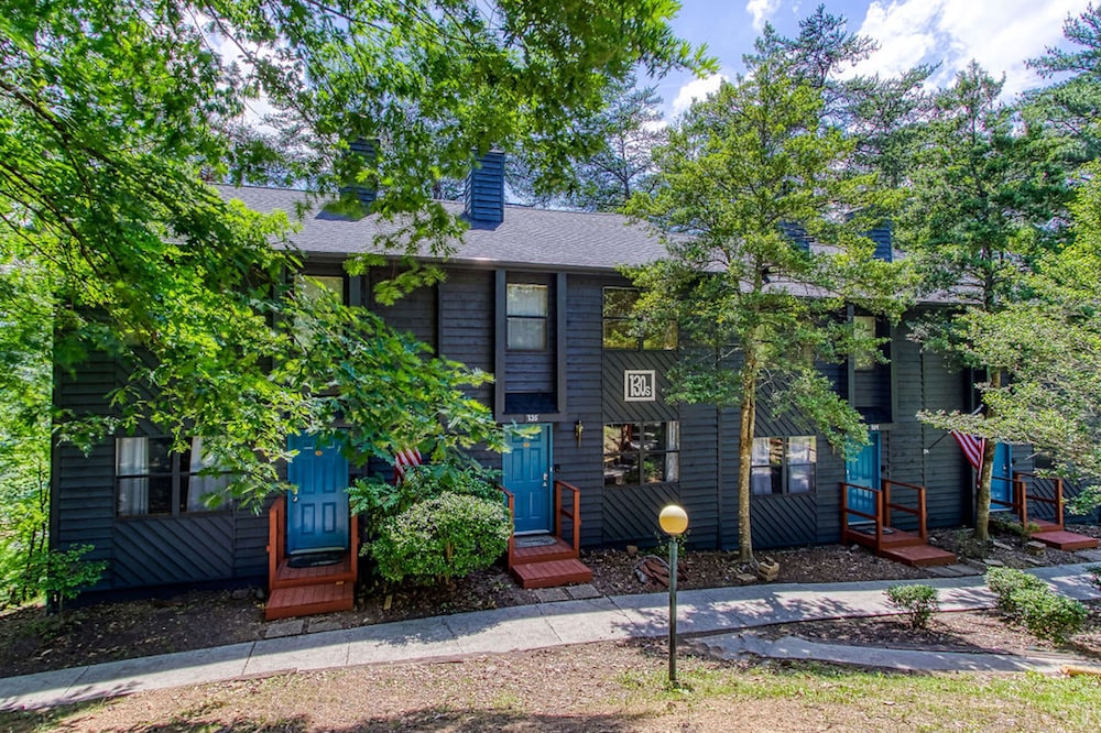 Pinecrest Townhomes 1K2Q Renovated - photo 29