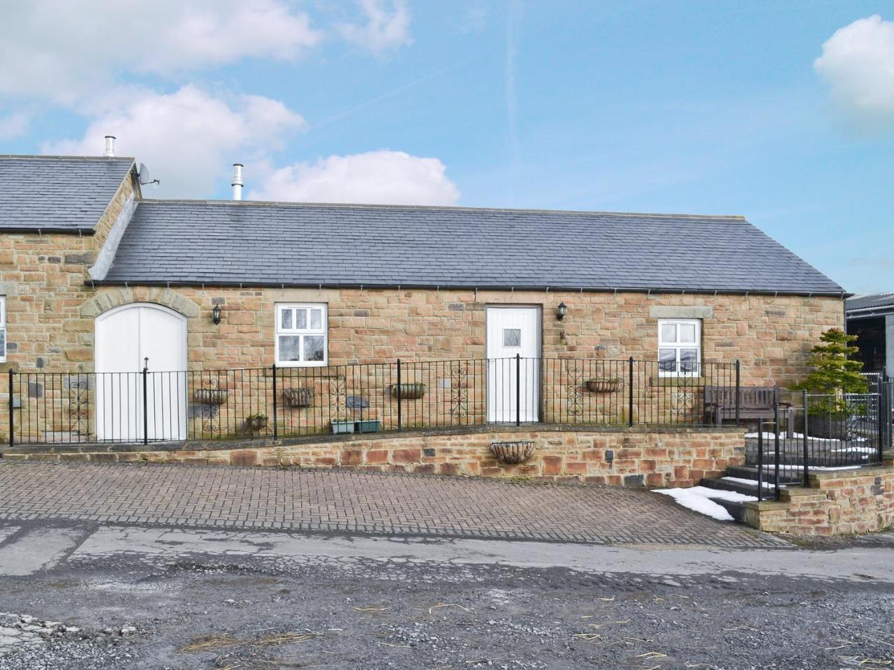 Alice's Cottage — 5-Star Luxury Hotel in Bishop Auckland, United Kingdom