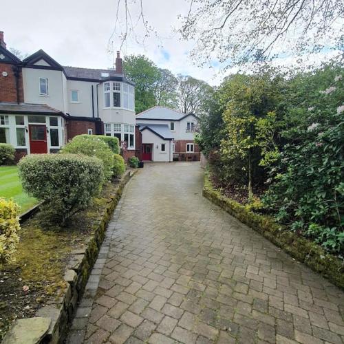 ChurstonBnB private flat within family home Bolton — 4-Star Luxury Hotel in Bolton, United Kingdom
