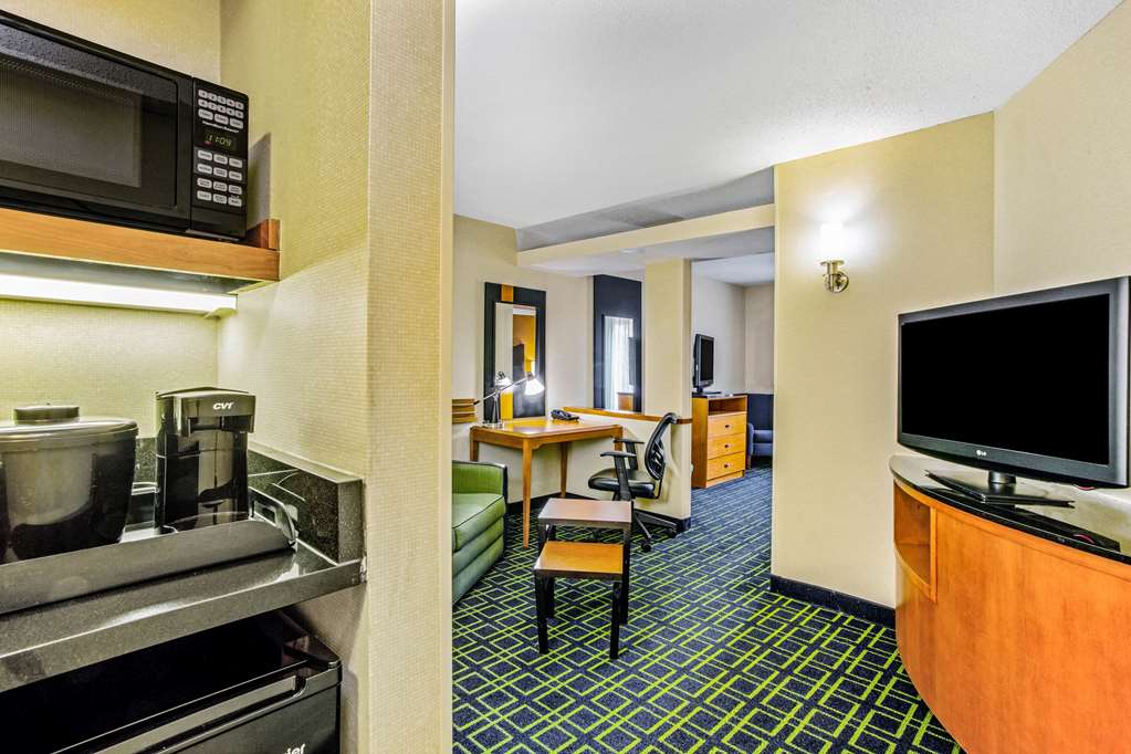 La Quinta Inn & Suites by Wyndham Manassas Battlefield - photo 29