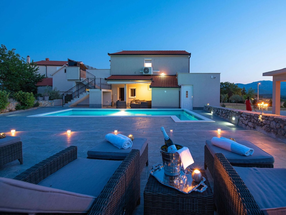 Villa in Ugljane with private pool — 4-Star Luxury Hotel in Trilj, Croatia