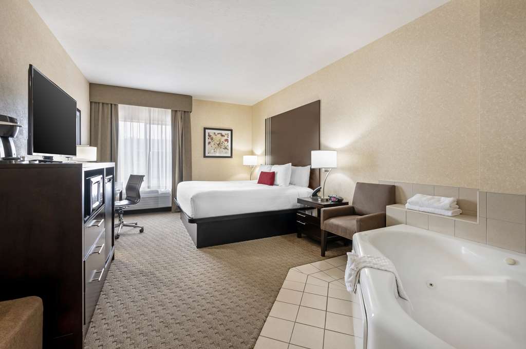Best Western Plus Howe Inn - photo 12