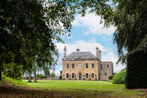 Cuckney House Georgian Manor on a country estate Sleeps 31 — 4-Star Luxury Hotel in Mansfield, United Kingdom