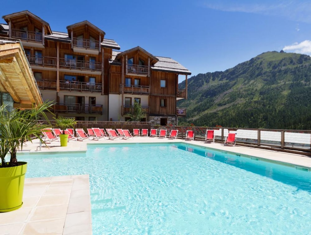 Résidence Club mmv le Hameau des Airelles — 4-Star Luxury Hotel in Briancon, France