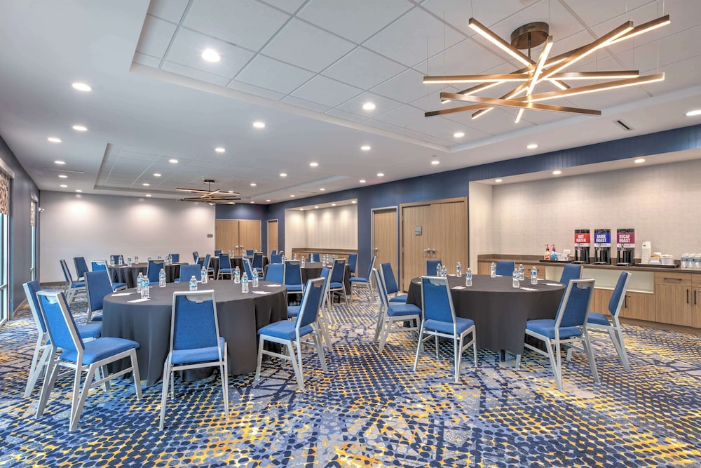 Hampton Inn & Suites by Hilton Shenandoah The Woodlands - photo 33