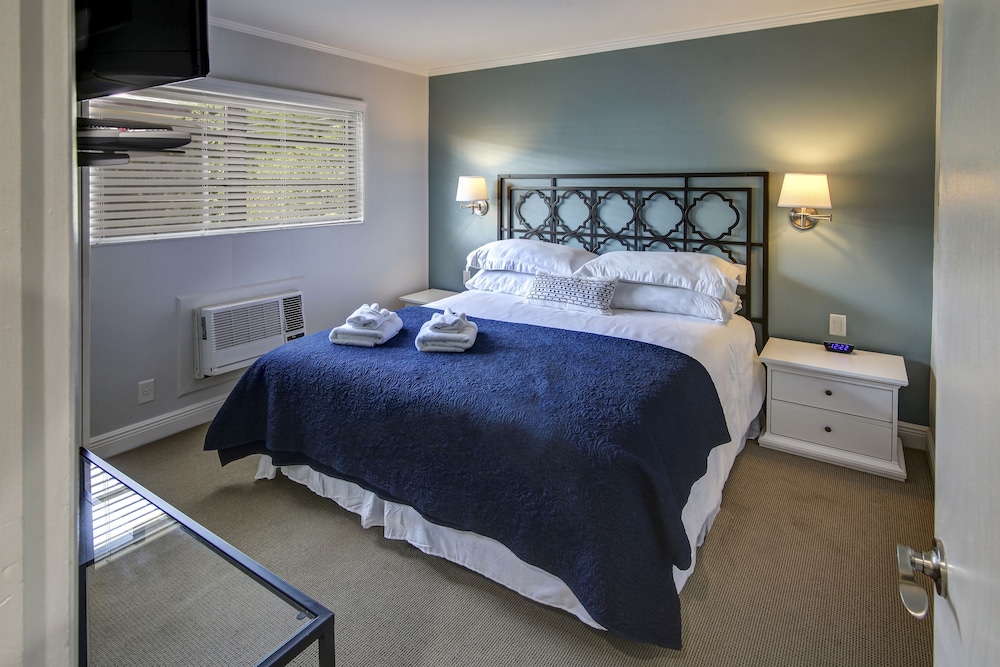 May Dee Suites - photo 22