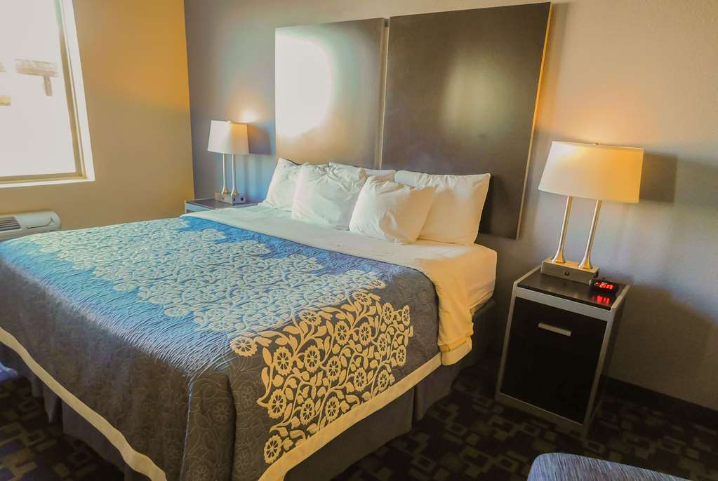 Days Inn & Suites by Wyndham Pocahontas - photo 12