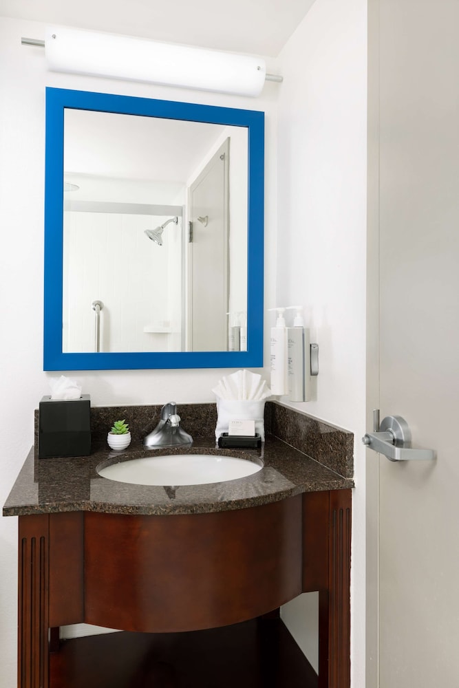 Hampton Inn Naples Central - photo 18