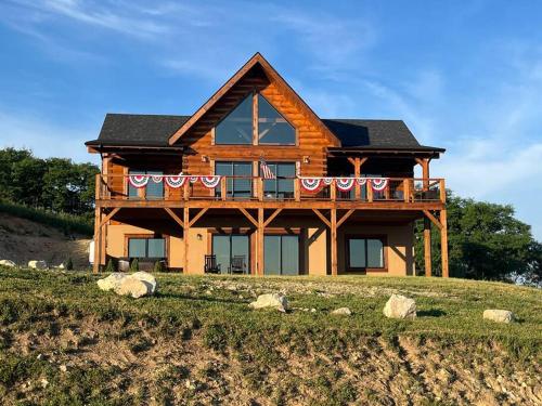 Big Sky Cabin at Monteagle — 4-Star Luxury Hotel in Banner Elk, United States