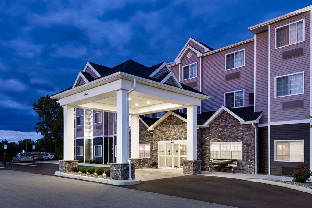 Microtel Inn & Suites by Wyndham Farmington - photo 2