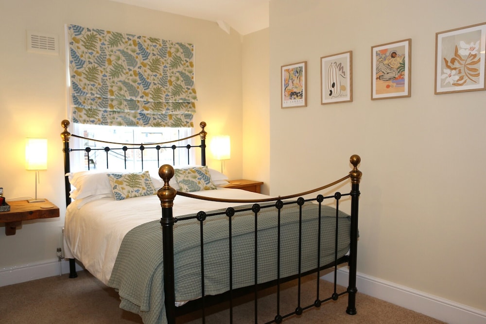 The Waves — 4-Star Luxury Hotel in Scarborough, United Kingdom
