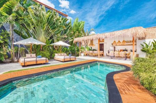 Villa Belize Lush 4BDR villa rooftop terrace — 4-Star Luxury Hotel in Canggu, Indonesia