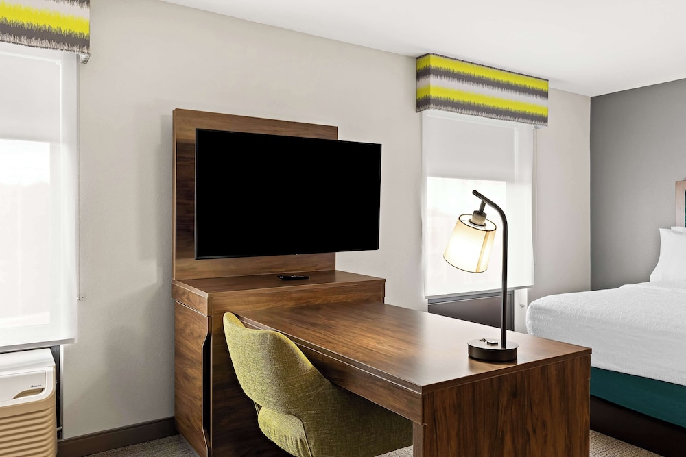 Hampton Inn & Suites Canton - photo 12