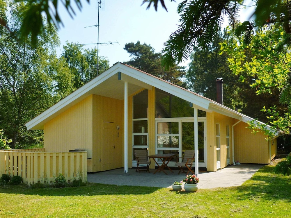 8 Person Holiday Home in Vaeggerlose — 4-Star Luxury Hotel in None, Denmark