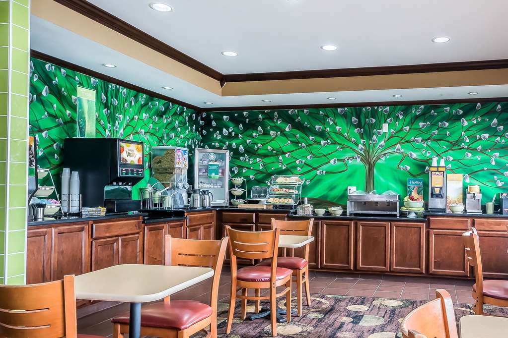 Quality Inn Coralville Iowa River Landing - photo 28