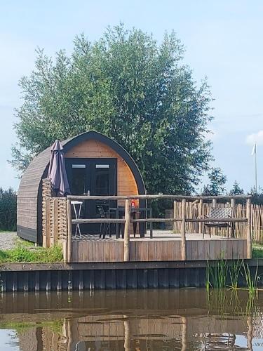 IIsfûgel - carbon neutral hotel in Unknown City
