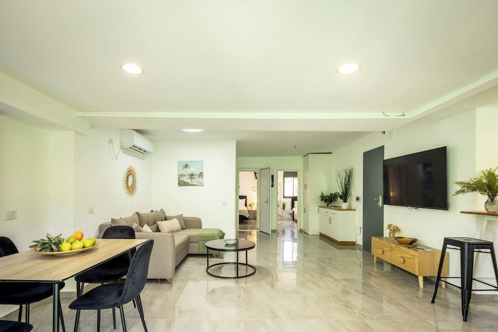 Bahai Serenity Apartment by Sea N' Rent — 4-Star Luxury Hotel in Haifa, Israel