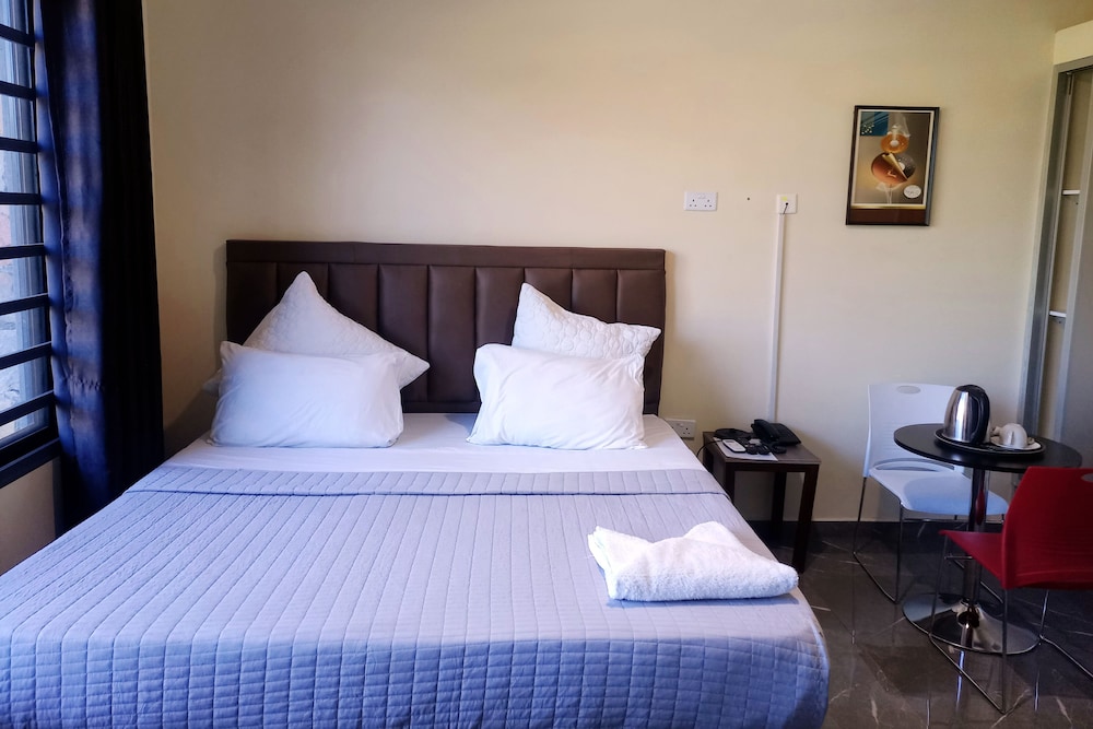 Stay Simple Lodge — 4-Star Luxury Hotel in Lusaka, Zambia