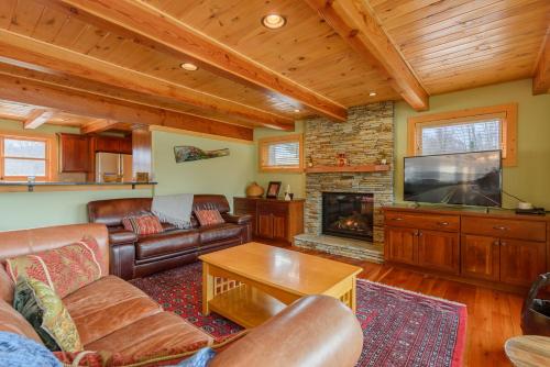 Camelot Lodge — 4-Star Luxury Hotel in Banner Elk, United States