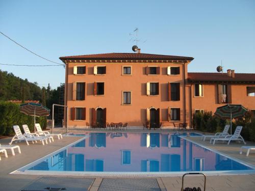 Il Cigno — 4-Star Luxury Hotel in Valeggio Sul Mincio, Italy