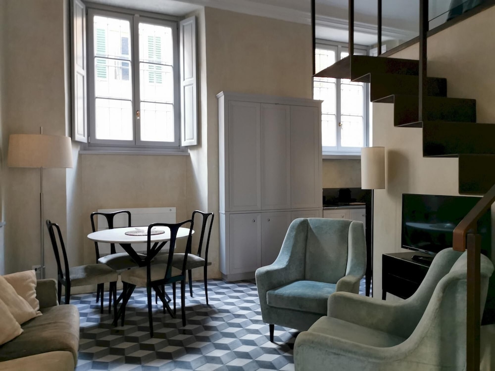 Mezzo 46 in Firenze With 2 Bedrooms and 2 Bathrooms — 4-Star Luxury Hotel in Florence, Italy