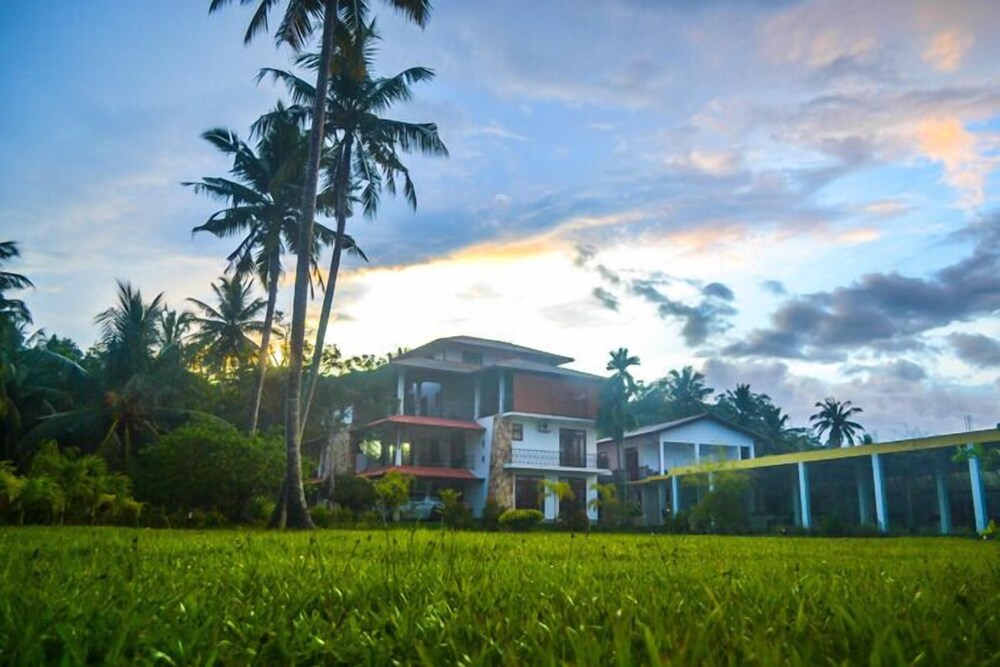 Cinnamon Lake Inn in Hikkaduwa, Sri Lanka