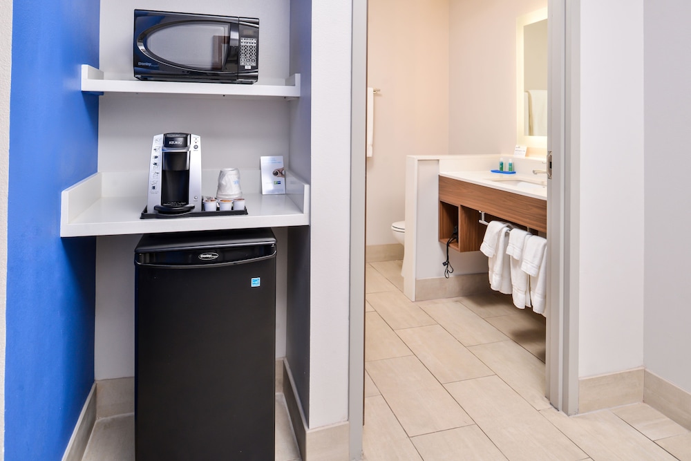 Holiday Inn Express & Suites Van Horn by IHG - photo 16