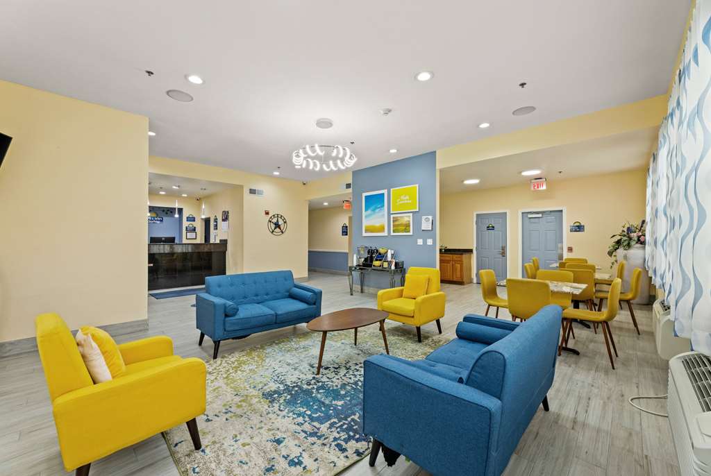 Days Inn & Suites by Wyndham Euless DFW Airport South - photo 12