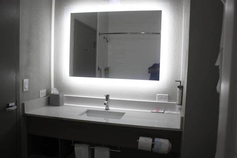 Holiday Inn Express Hotel & Suites Shamrock North by IHG - photo 40