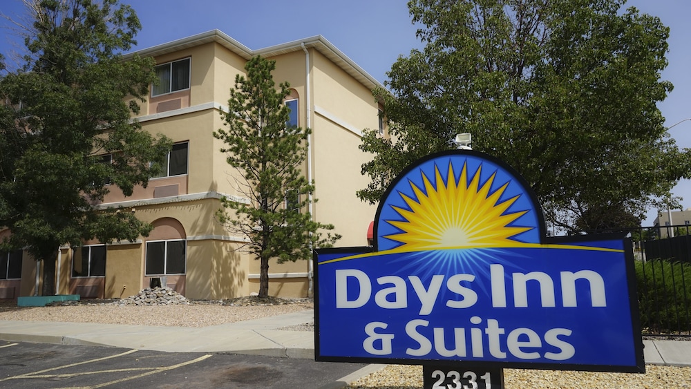 Days Inn & Suites by Wyndham Airport Albuquerque - photo 45