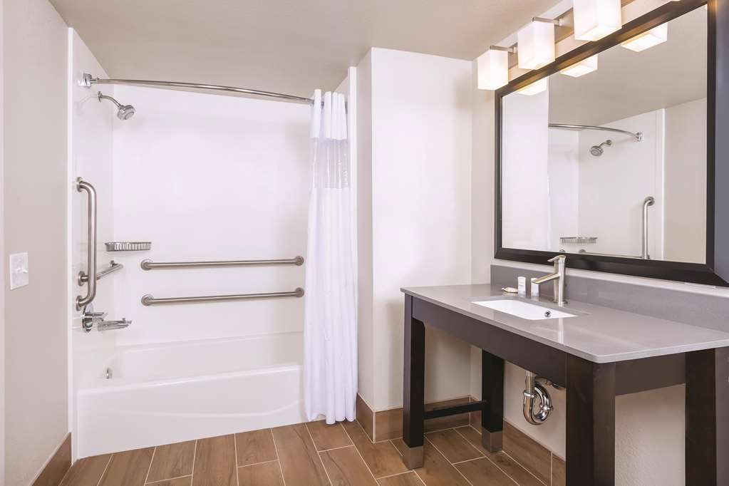 La Quinta Inn & Suites by Wyndham Fairfield Napa Valley - photo 15