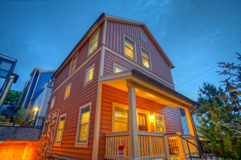 Abode at Parkwood Place in Bridgeport, United States