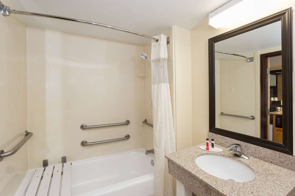 Baymont by Wyndham Fort Myers Airport - photo 8