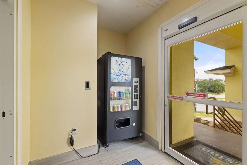 Days Inn & Suites by Wyndham Euless DFW Airport South - photo 65