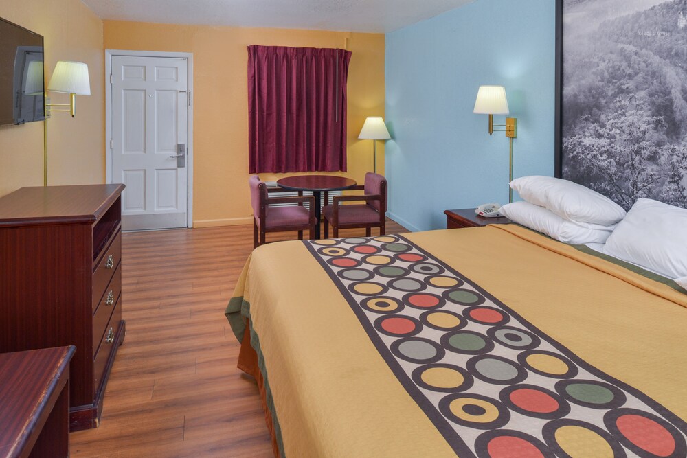 Super 8 by Wyndham Little Rock North Airport - photo 11