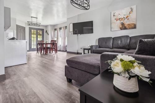 Spacious 5Br 2bath near the Falls & Casino in Niagara Falls, United States