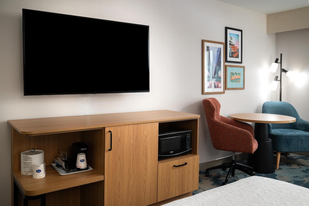 Hampton Inn & Suites La Crosse Downtown - photo 20