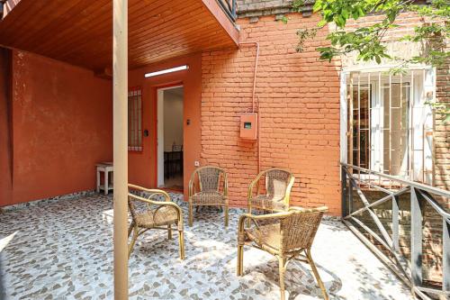 Unique 3 Apt Combo for 6 Guests by Wehost