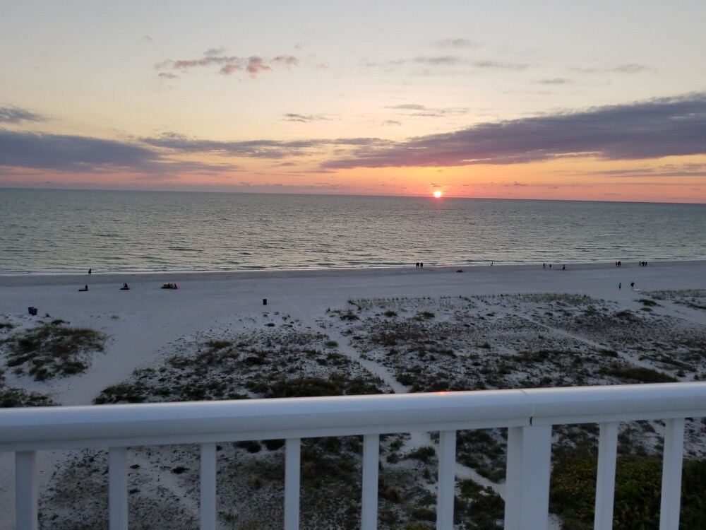 Provident Oceana Beachfront Suites - photo 33