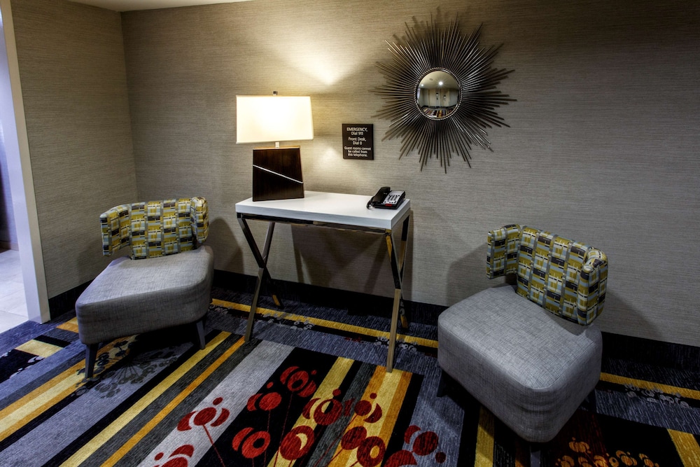 Hampton Inn & Suites Staten Island - photo 2