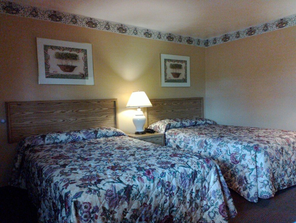 Colonial Inn Motel - photo 10