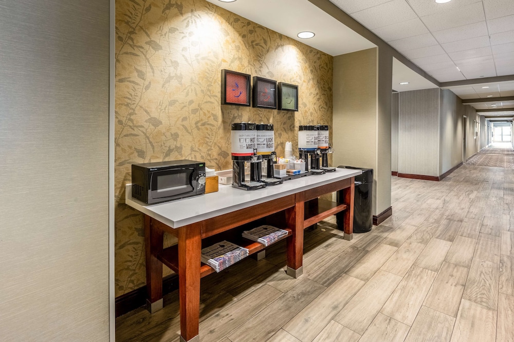 Hampton Inn & Suites Fredericksburg at Celebrate Virginia - photo 68