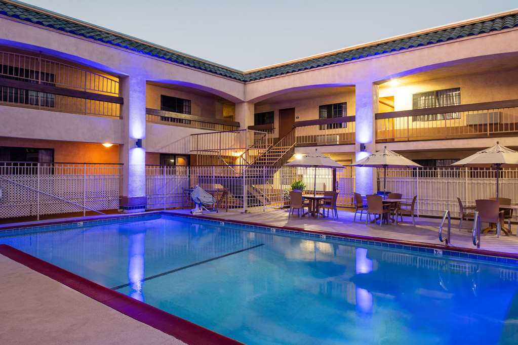 Days Inn & Suites by Wyndham Artesia - photo 11
