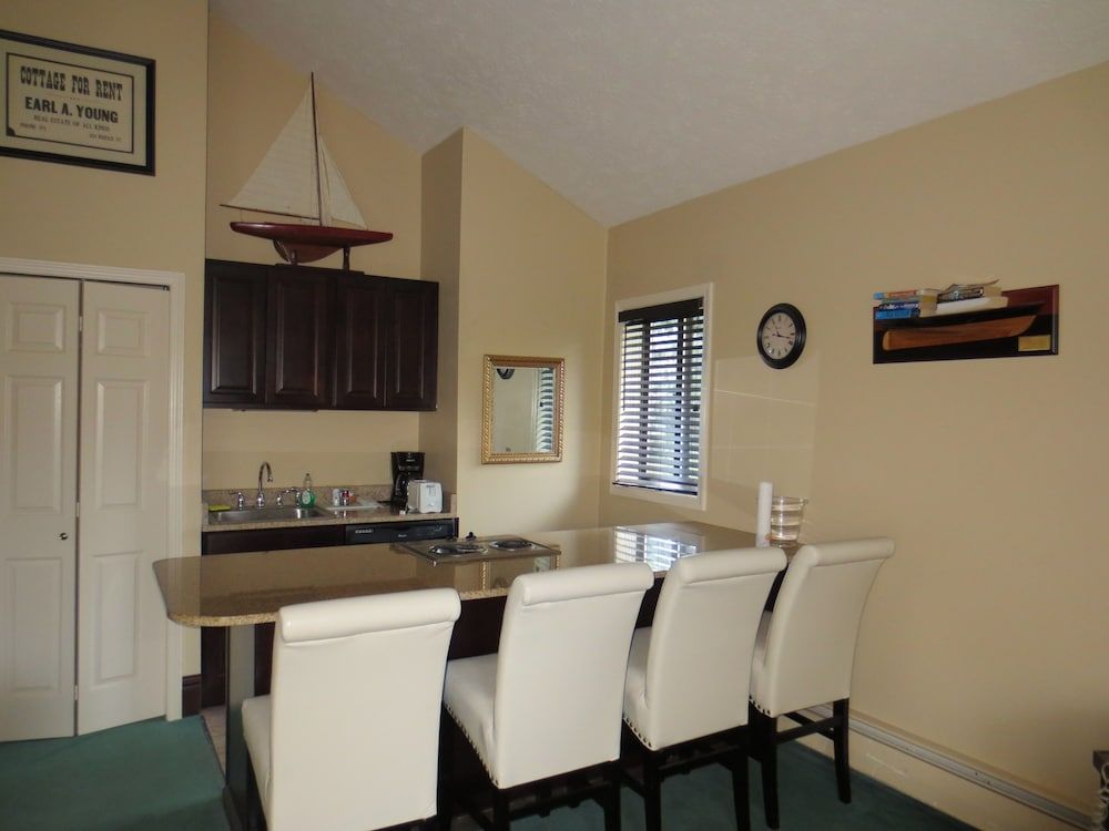 Pointes North Inn - photo 26