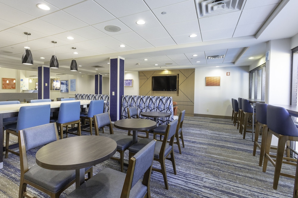 Holiday Inn Express & Suites Jacksonville Airport by IHG - photo 51