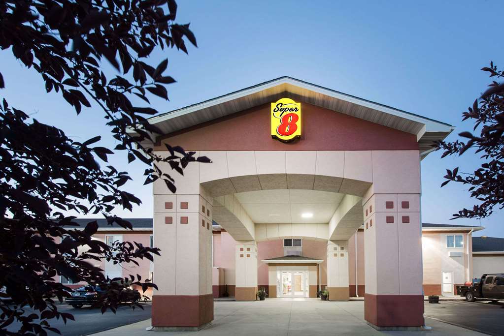 Super 8 by Wyndham Iola KS - photo 4