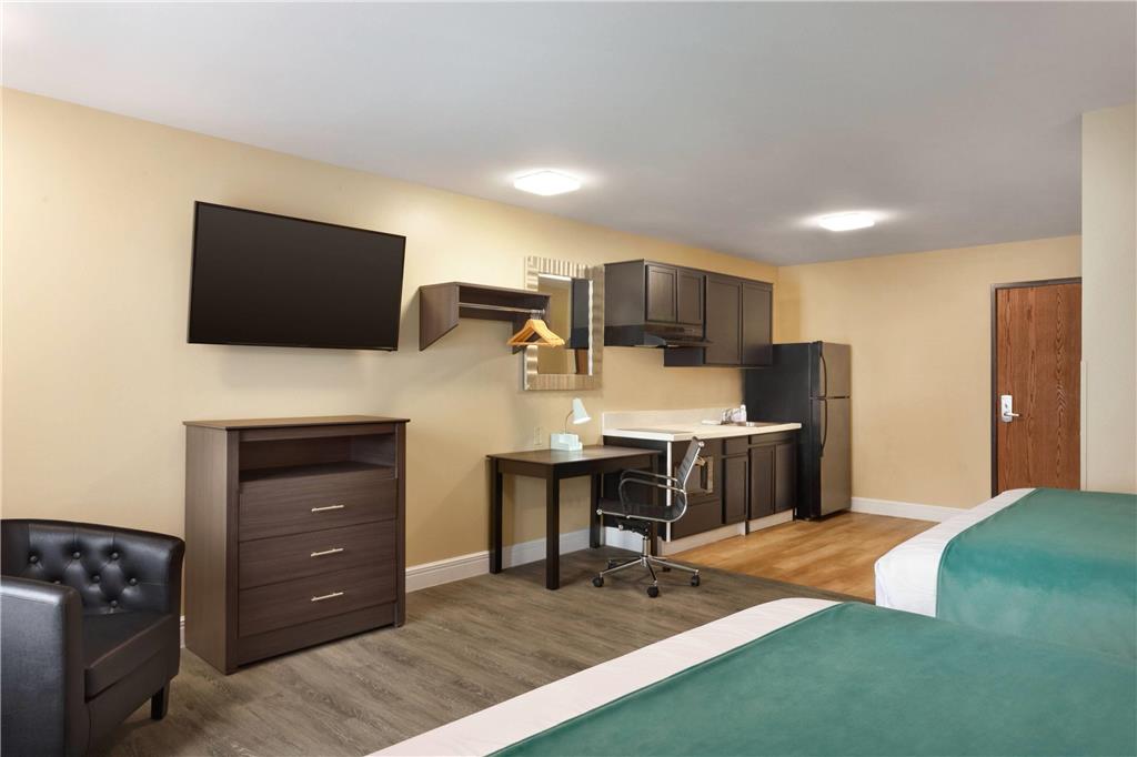 Hawthorn Suites by Wyndham St. Robert - photo 10