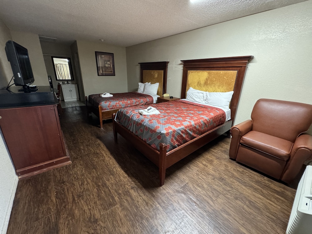 Great Western Inn & Suites - photo 4